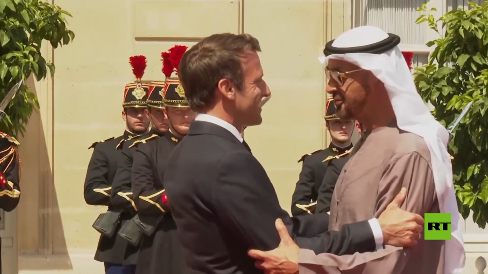 مراسم استقبال الشيخ محمد بن زايد آل نهيان في بارس