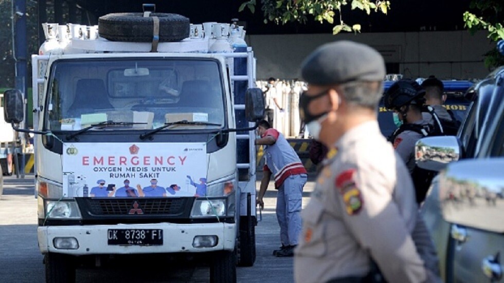 إندونيسيا.. 11 قتيلا بحادث دهس صهريج وقود طابورا من السيارات والدراجات (صور)