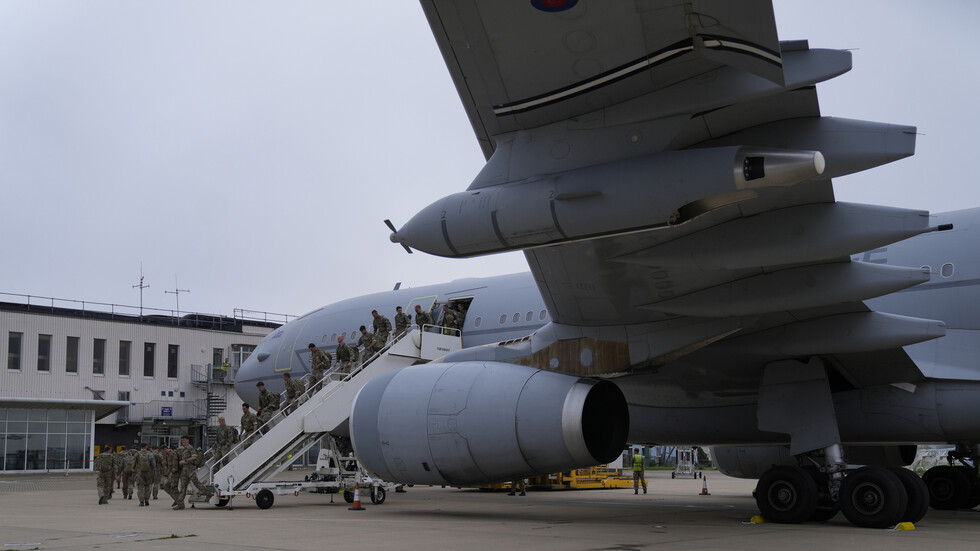 توقف الرحلات الجوية من وإلى أكبر قاعدة لسلاح الجو البريطاني بعد "ذوبان" المدرج بسبب الحرارة
