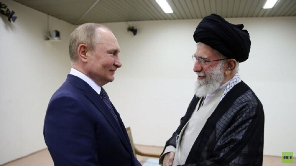 علي خامنئي لبوتين: يجب طرد الأمريكيين من شرق الفرات في سوريا