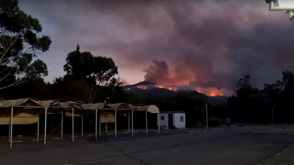 تونس.. اندلاع حريقين ضخمين بجبل بوقرنين وبوعرقوب شمال شرق البلاد (فيديو)