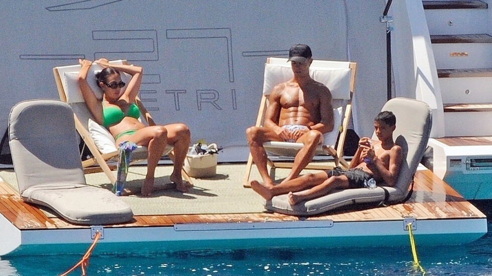 تسريبات.. موقف جورجينا من رحيل رونالدو عن مانشستر يونايتد