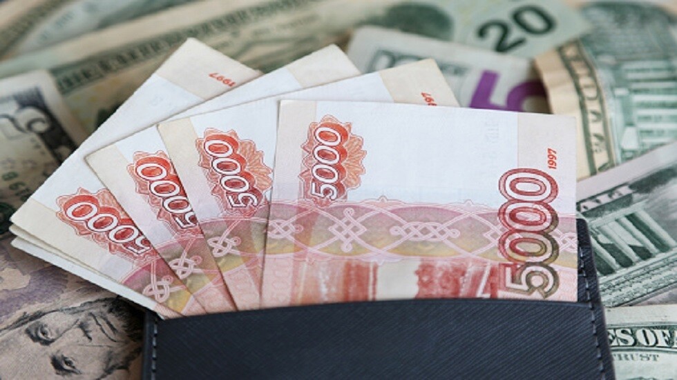 خبير يشير لجدوى فتح حسابات بالروبل الروسي في مصر وآثار ذلك الإيجابية