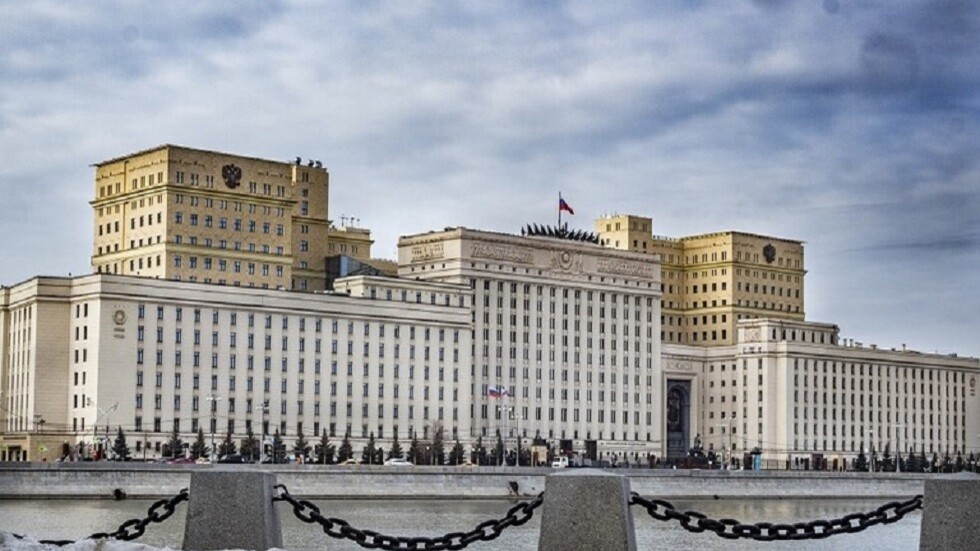 الدفاع الروسية: جنود أوكرانيون يتنكرون بالزي العسكري الروسي وينهبون المنازل في سلافيانسك