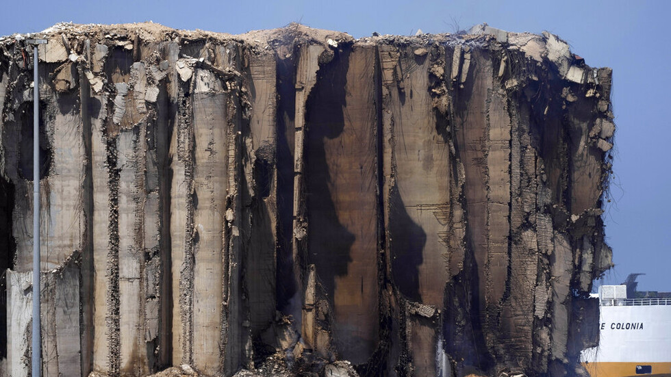 لبنان.. ميقاتي يوعز بعدم الاقتراب من الجهة الشمالية لإهراءات القمح في مرفأ بيروت