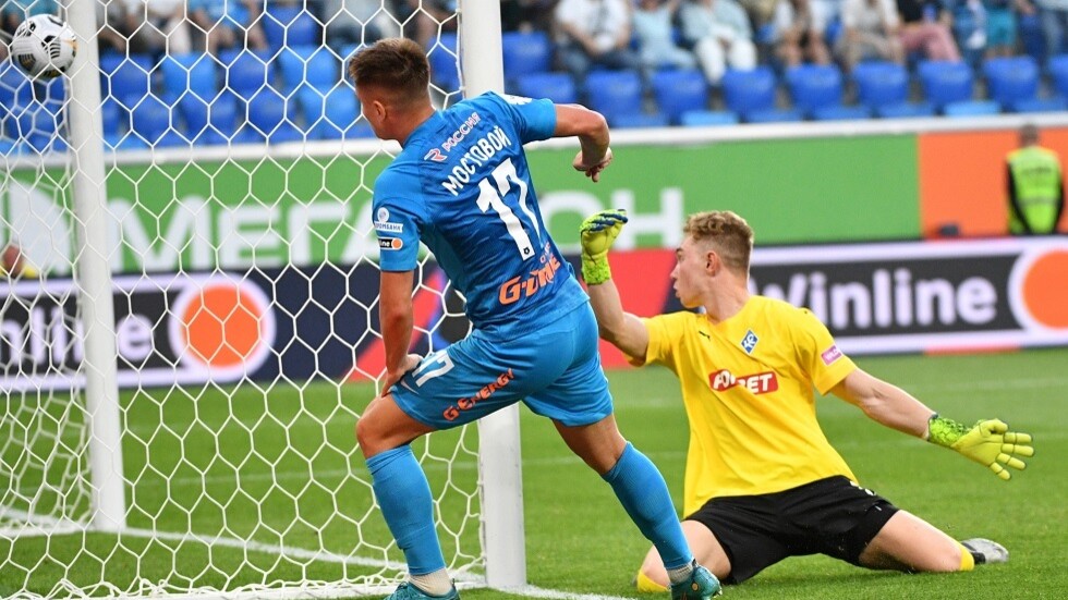 زينيت بطرسبورغ يكرم وفادة ضيفه كريليا سوفيتوف بثلاثية