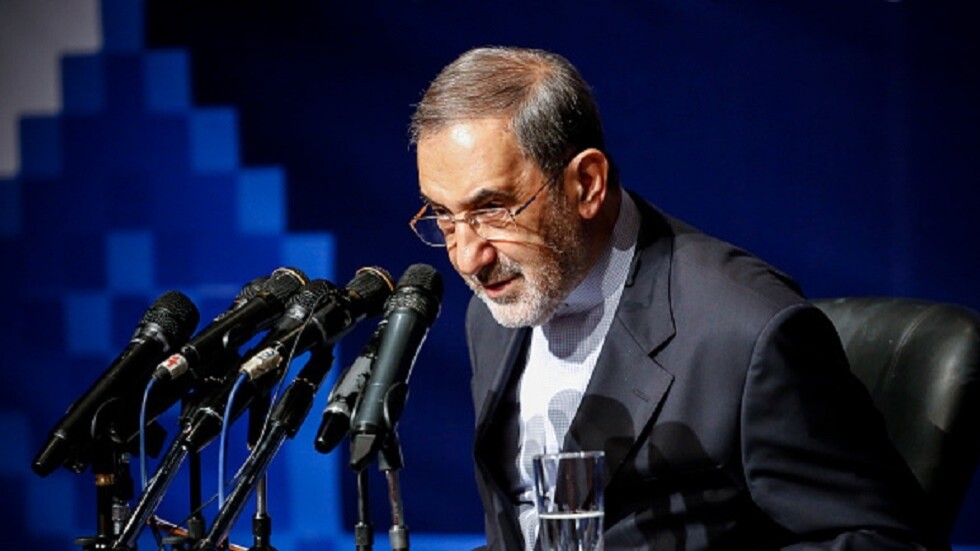 ولايتي : الترويكا الإيراني الروسي والصيني قادر على صد النزعات التوسعية لأمريكا والغرب