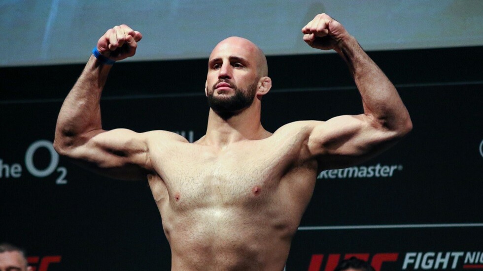 المقاتل السويسري أوزدمير يهزم البريطاني كرايغ (فيديو)