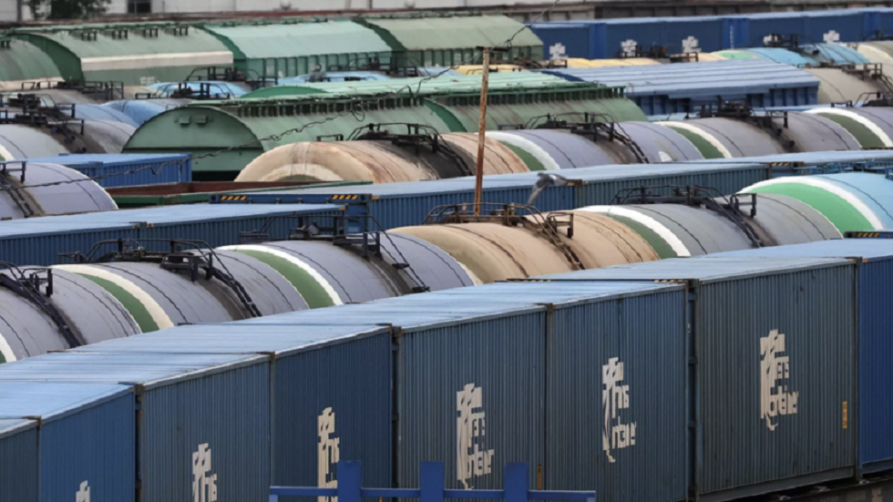 بعد قرار أوروبي حول العقوبات.. وصول أول قطار إسمنت إلى كالينينغراد عبر ليتوانيا