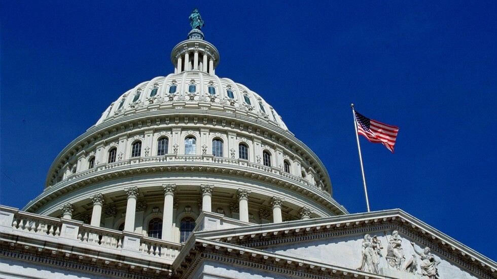 أعضاء بمجلس الشيوخ الأمريكي يطالبون بفرض عقوبات على مبيعات النفط الروسية للصين