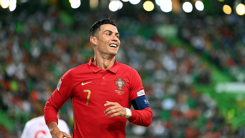 بعد اجتماع مع مسؤوليه.. مانشستر يونايتد قد يسمح لرونالدو بالرحيل ولكن بشرط