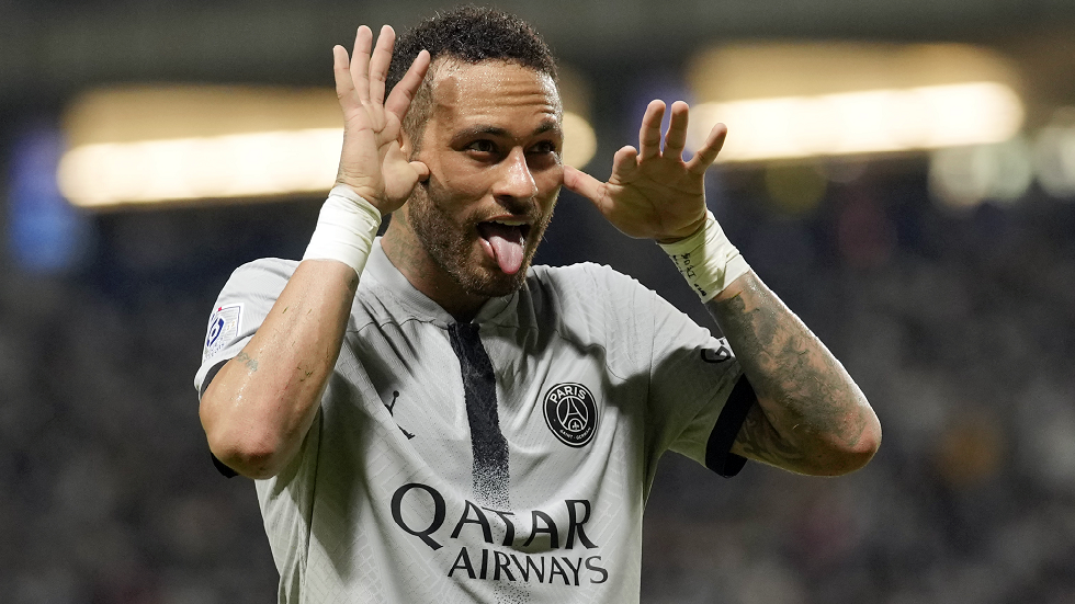 "هذا الفتى  ثرثار للغاية" .. نيمار يرد على انتقادات زميله السابق