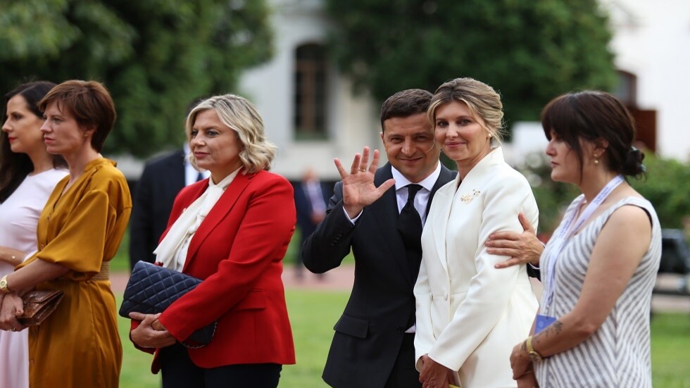 شُبهوا بـ"هتلر وإيفا براون".. جلسة تصوير زيلينسكي وزوجته تُغضب الأمريكيين