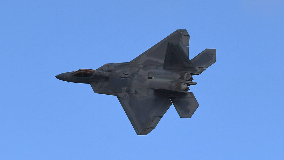 الولايات المتحدة تنقل مقاتلات "إف 22" من ألاسكا إلى بولندا