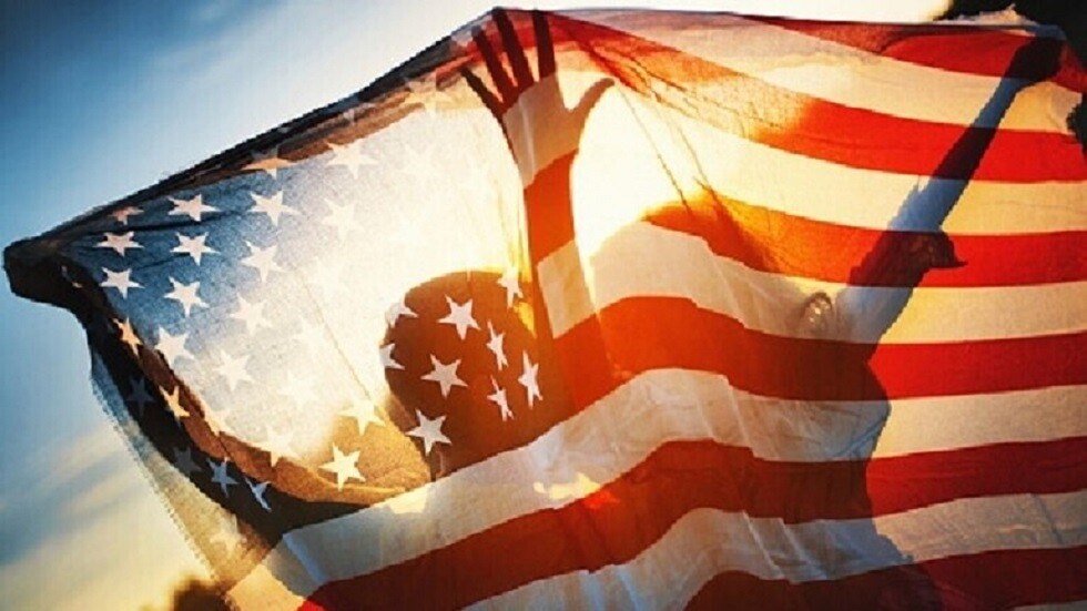 بالأمثلة.. مصانع غسل الأدمغة.. ما هي وكيف تعمل؟