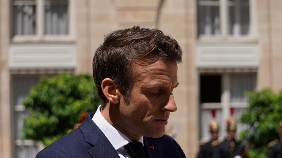 ماكرون: روسيا بدأت حربا عالمية هجينة