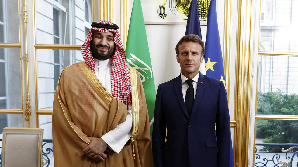 الإليزيه: محمد بن سلمان وماكرون يريدان التعاون "لتخفيف آثار الحرب" في أوكرانيا