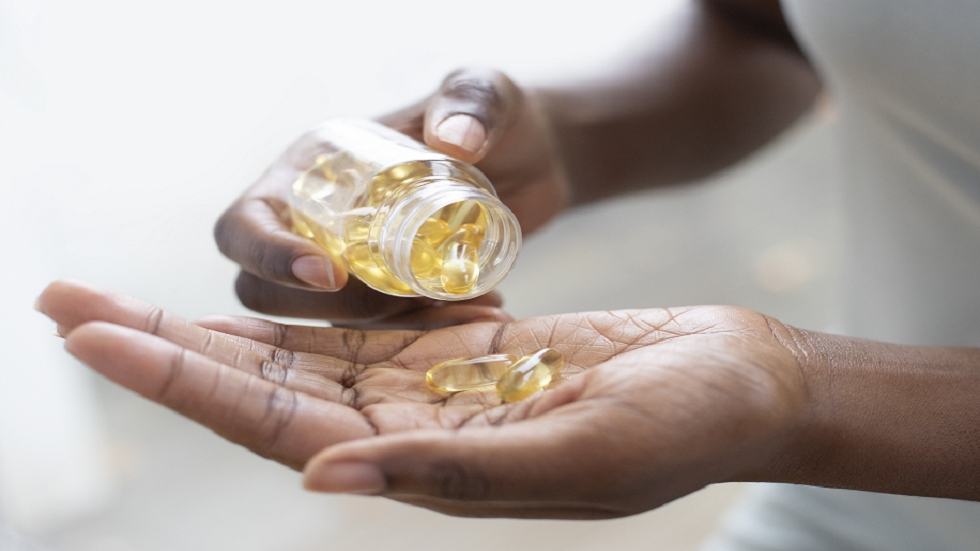 دراسة تزعم أن مكملات فيتامين (د) لا تساعد كبار السن على تجنب كسور العظام!