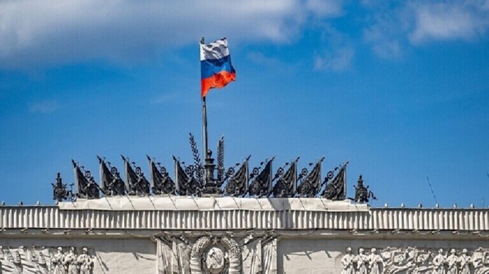 الدفاع الروسية: خطر القصف والألغام التي زرعها نظام كييف يعيق حركة السفن التجارية