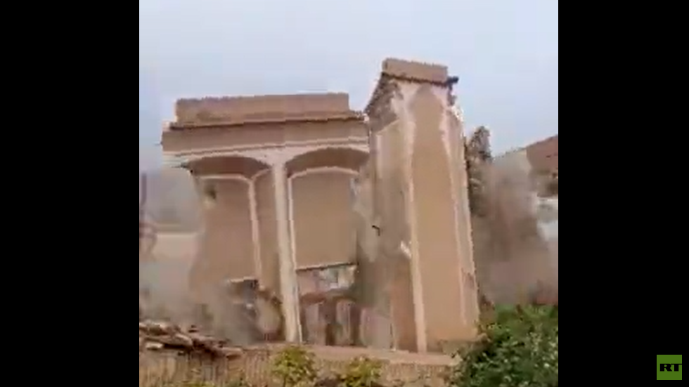 ارتفاع عدد ضحايا السيول في إيران وانهيار مبان تاريخية (فيديو)