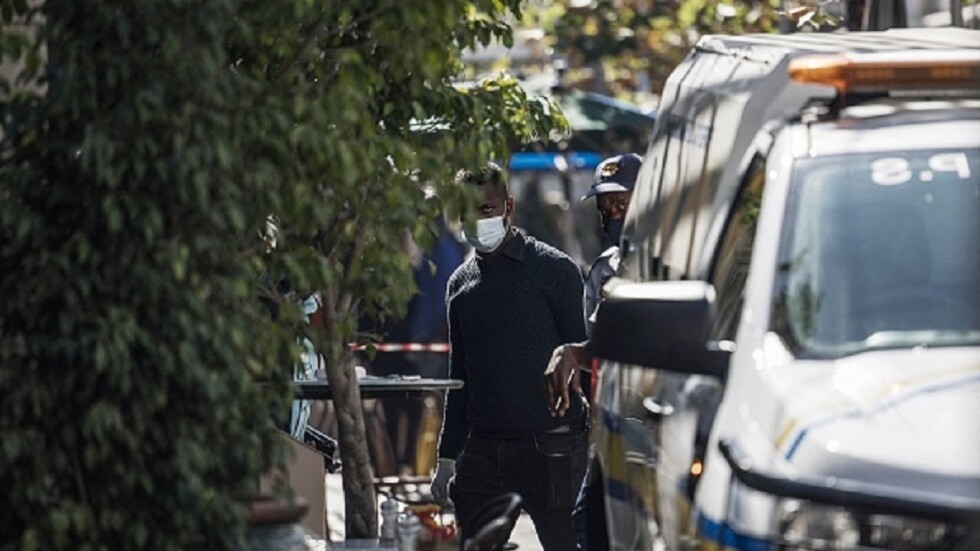 جنوب إفريقيا.. مسلحون يقتحمون موقع تصوير ويغتصبون 8 نساء