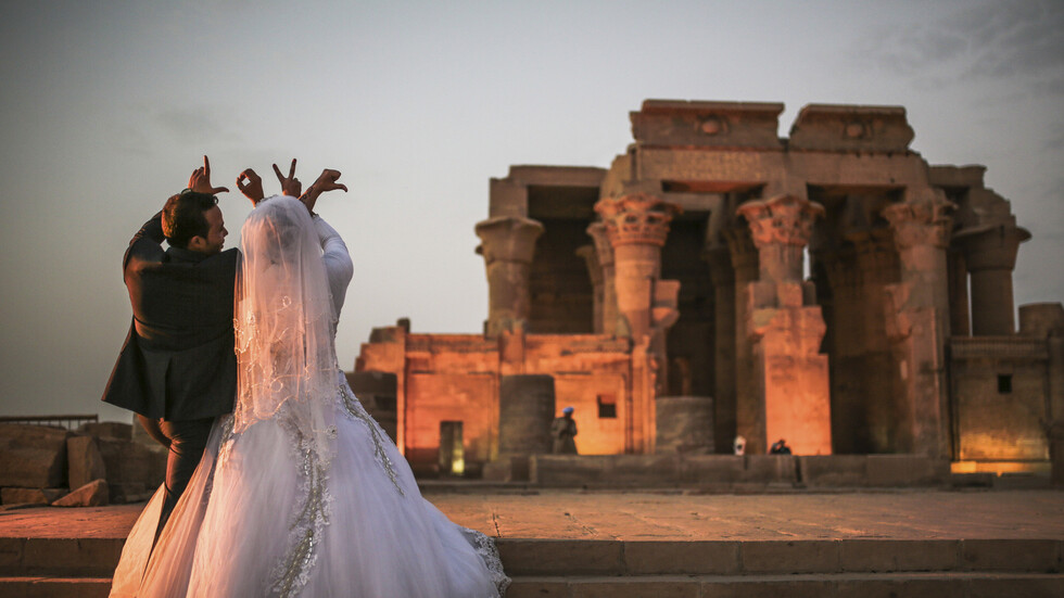 "كنت بهزر".. رد مفاجئ من صاحب شائعة إلغاء قائمة الزوجية في مصر