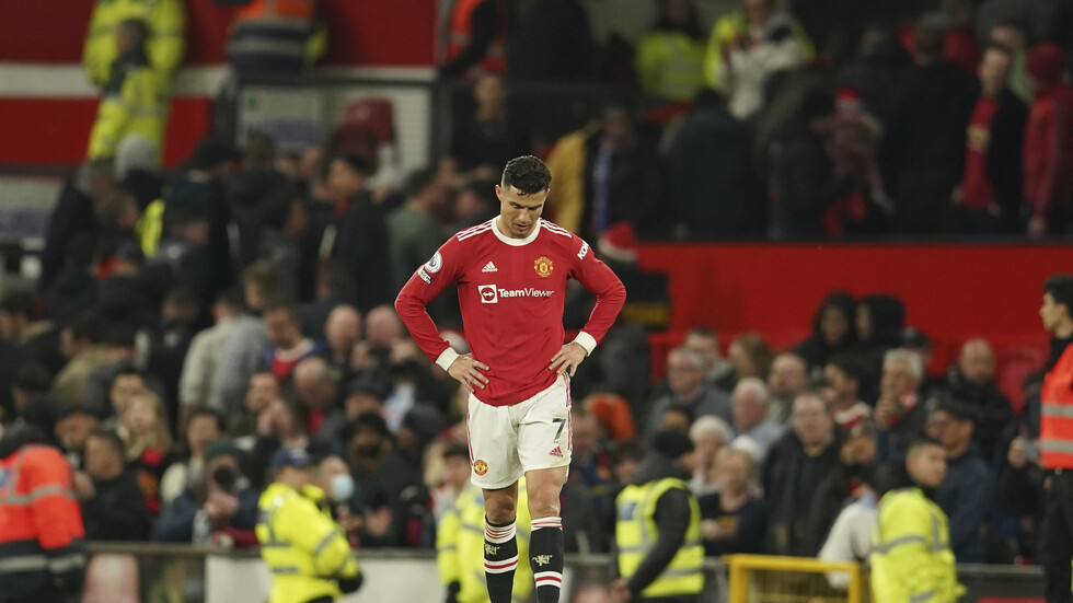 رونالدو يثير غضب جماهير مانشستر يونايتد في مباراة فاييكانو (صور)