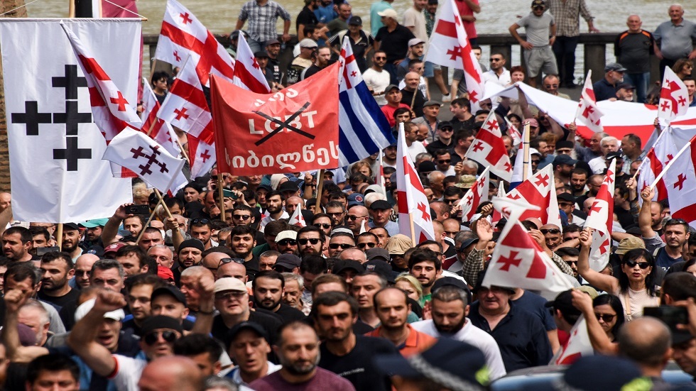 جورجيا.. مسيرة احتجاجية في تبليسي تطالب باستقالة الحكومة