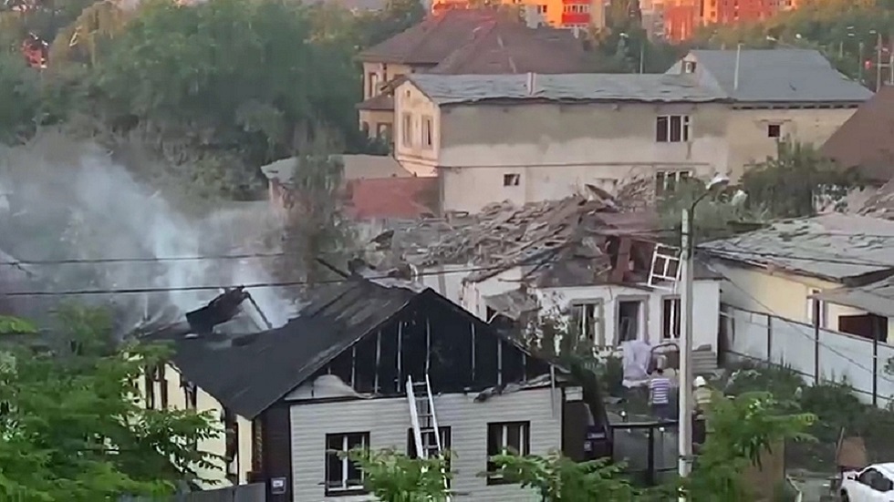 الدفاع الروسية: القوات الأوكرانية استهدفت بصواريخ وطائرات مسيرة مناطق سكنية في بيلغورود وكورسك