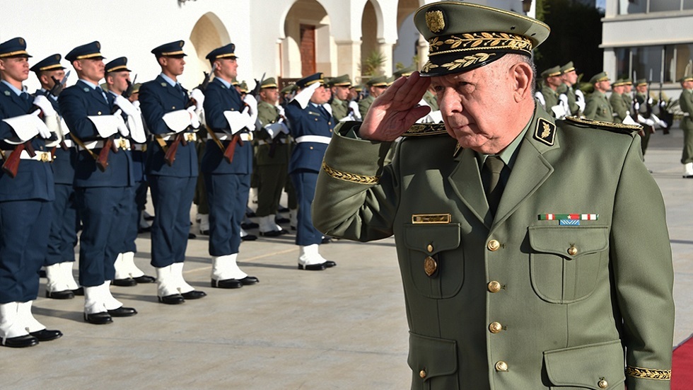 تبون يقلد رئيس أركان الجيش الجزائري رتبة فريق أول (فيديو)