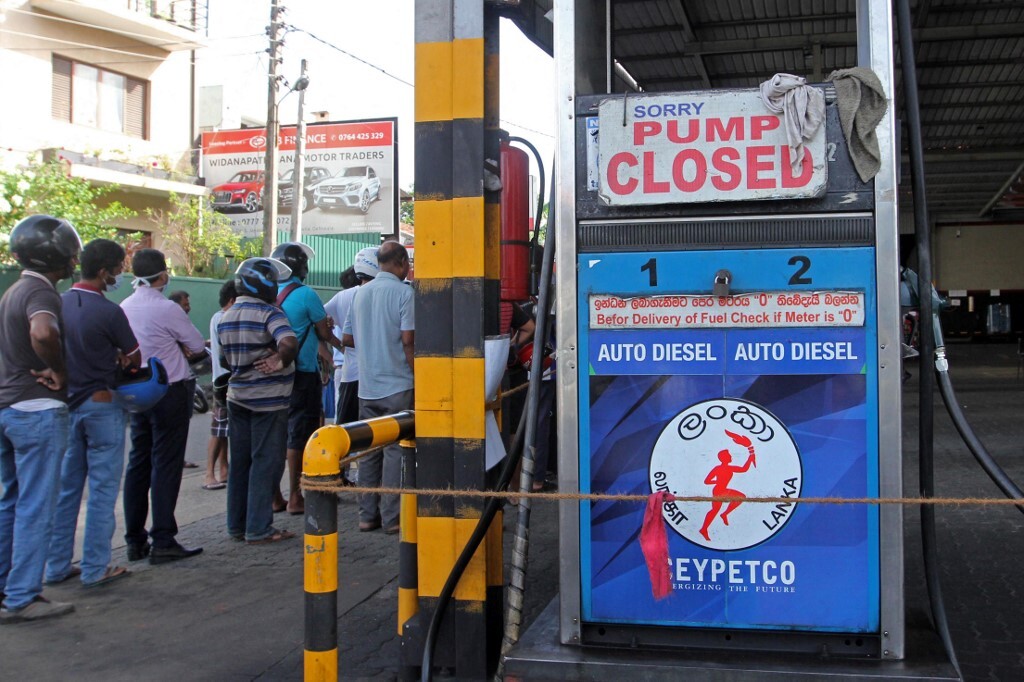 سريلانكا تمدد إغلاق المدارس وسط نفاد الوقود