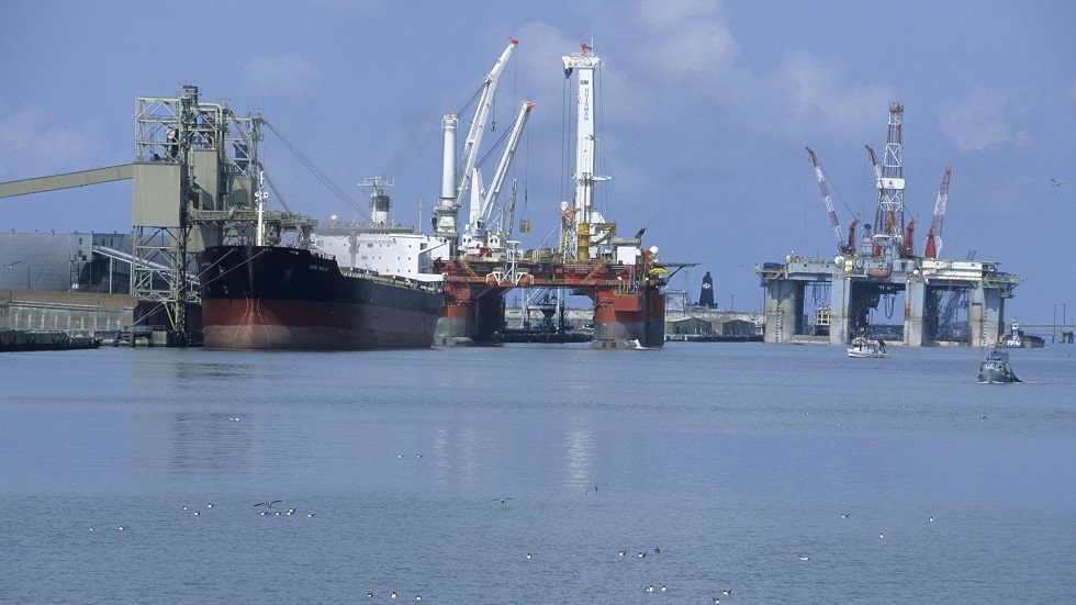 شويغو: روسيا فتحت ممرين إنسانيين للسفن في بحري آزوف والأسود