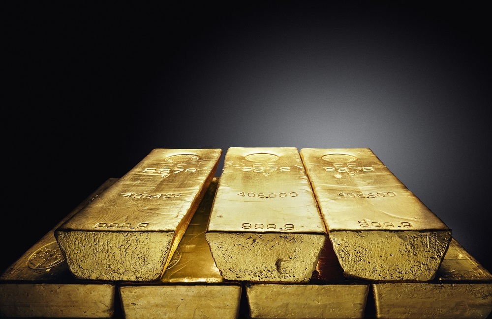الذهب يسجل أدنى مستوى له في 6 أشهر والألمنيوم في عام