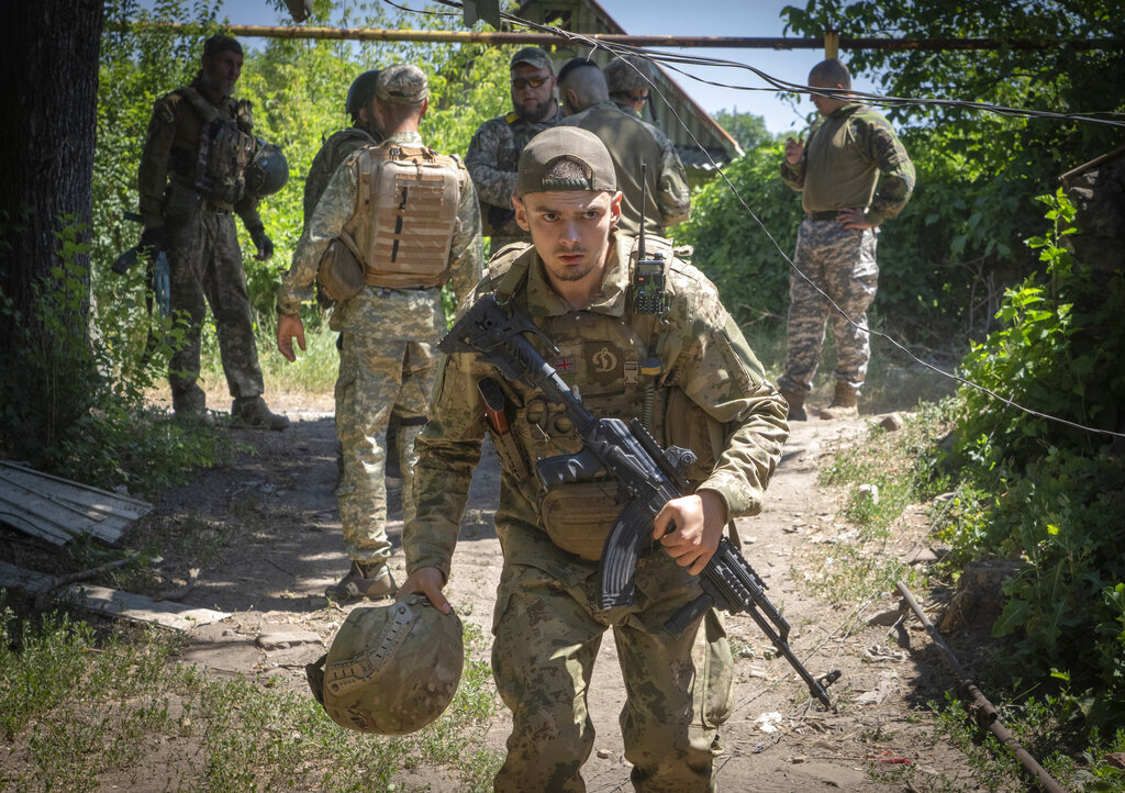 بريطانيا تعلن وصول طلائع العسكريين الأوكرانيين للخضوع لتدريب عسكري