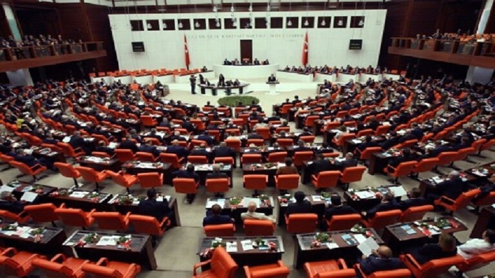 برلماني تركي معارض بشأن استخدام نائب أردوغان في الحزب طائرة رئاسية: وا أسفاه!