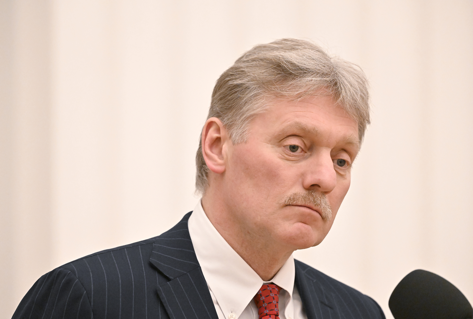 بيسكوف يعلق على توجه جونسون للاستقالة وأزمة الحكومة البريطانية