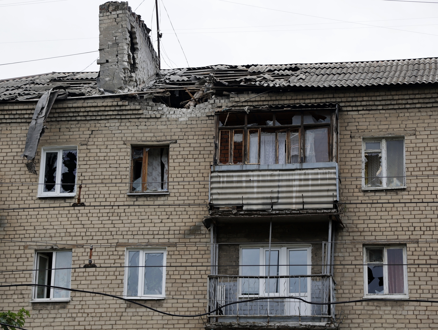 القوات الأوكرانية قصفت 5 مناطق بدونيتسك ومدينة ألتشيفسك بلوغانسك