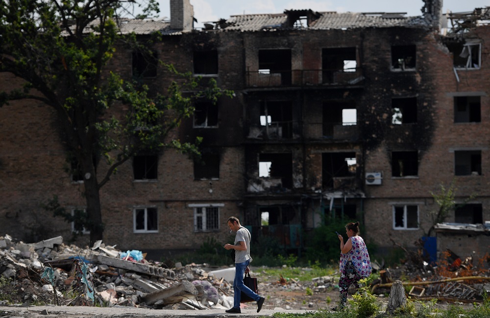 مقتل 3 أشخاص وإصابة 11 آخرين بقصف أوكراني على دونيتسك