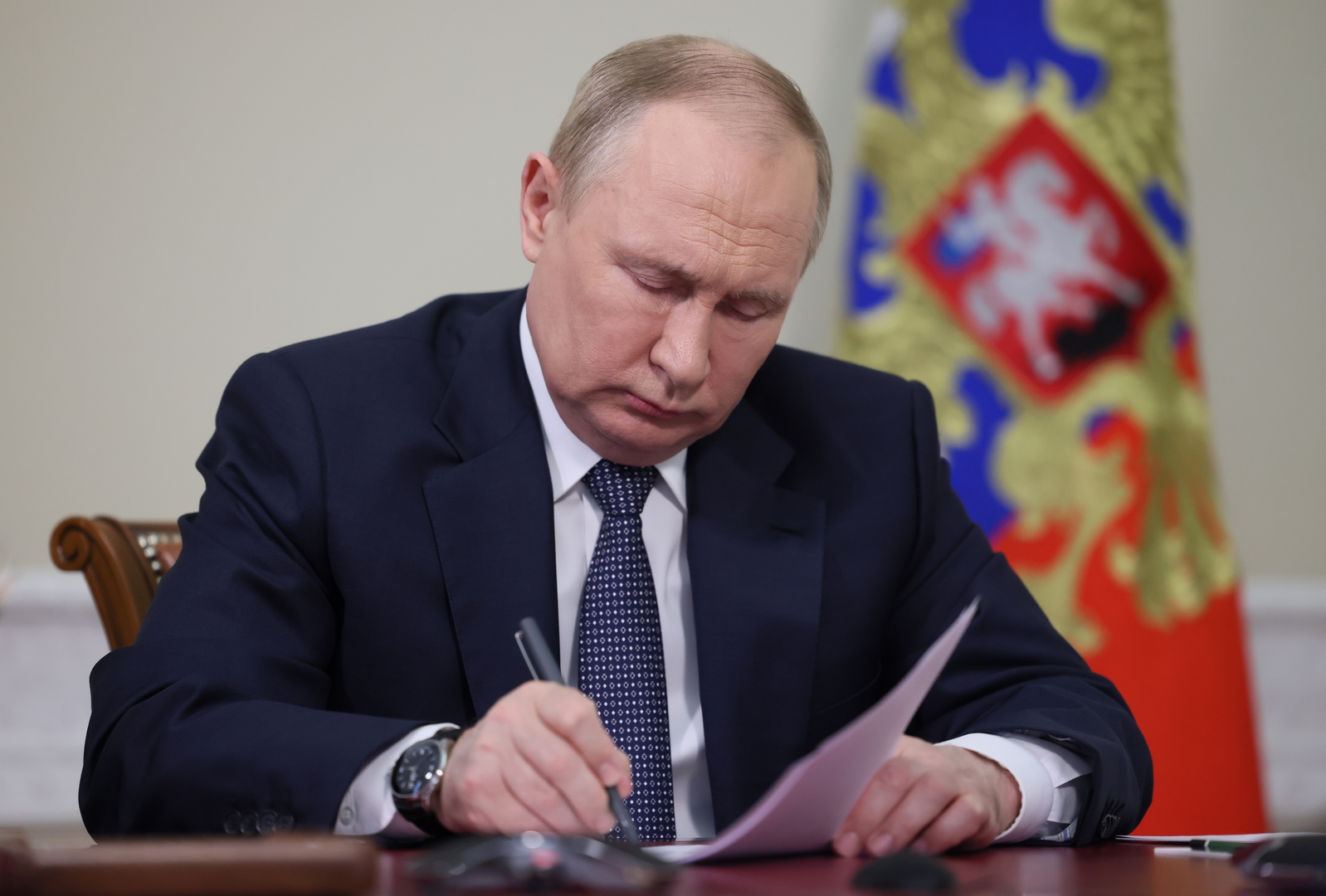 بوتين يوعز بتسهيل إجراءات الحصول على الجنسية الروسية لسكان أوكرانيا وجمهورتي دونيتسك ولوغانسك