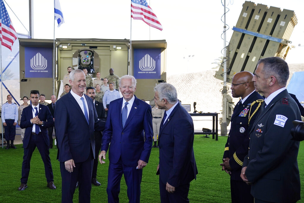 بايدن يتفقد أنظمة الدفاع الصاروخي الإسرائيلية المتطورة