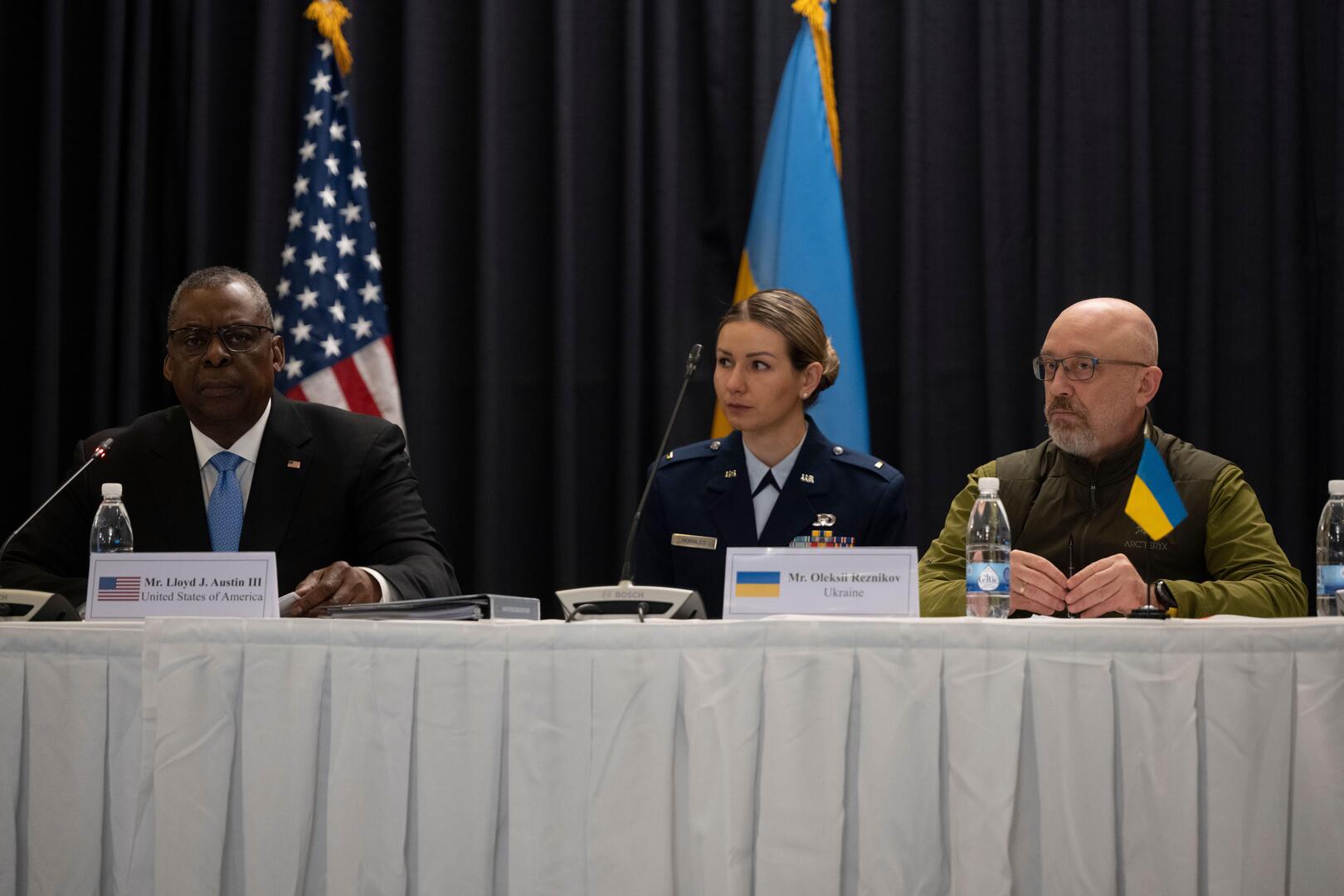 وزيرا الدفاع الأمريكي والأوكراني يبحثان اجتماعهما المقبل حول أسلحة إضافية لكييف