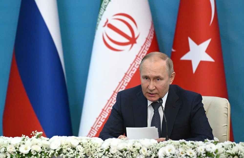 بوتين: روسيا تؤيد عودة شرق الفرات لسلطة الحكومة الشرعية بدمشق