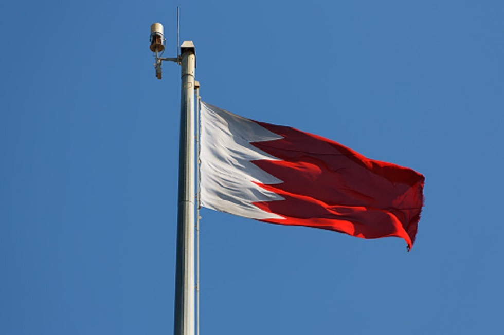 مسؤولة بحرينية تشكر كل من دعمها وسط أنباء عن إقالتها لرفضها مصافحة السفير الإسرائيلي