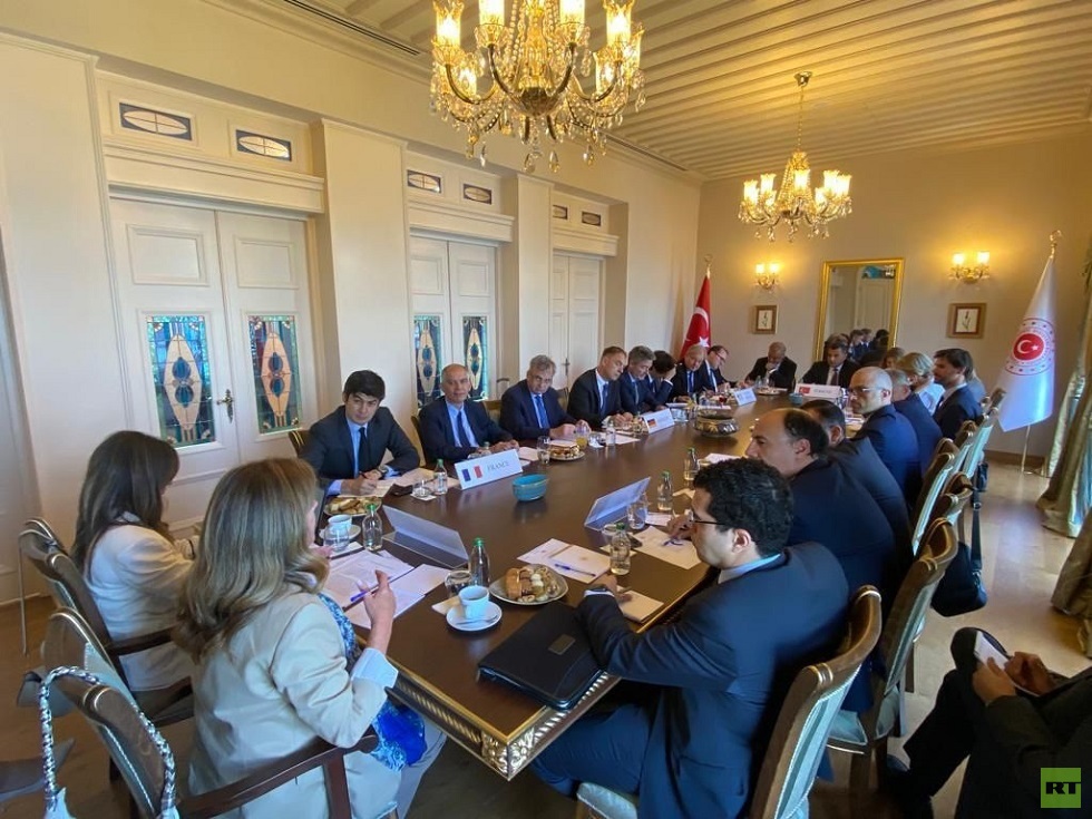 ستيفاني وليامز تناقش في اجتماع باسطنبول التطورات الليبية (صور)