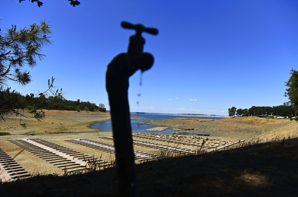 فرنسا تفرض قيودا على استخدام المياه بسبب موجة الحر