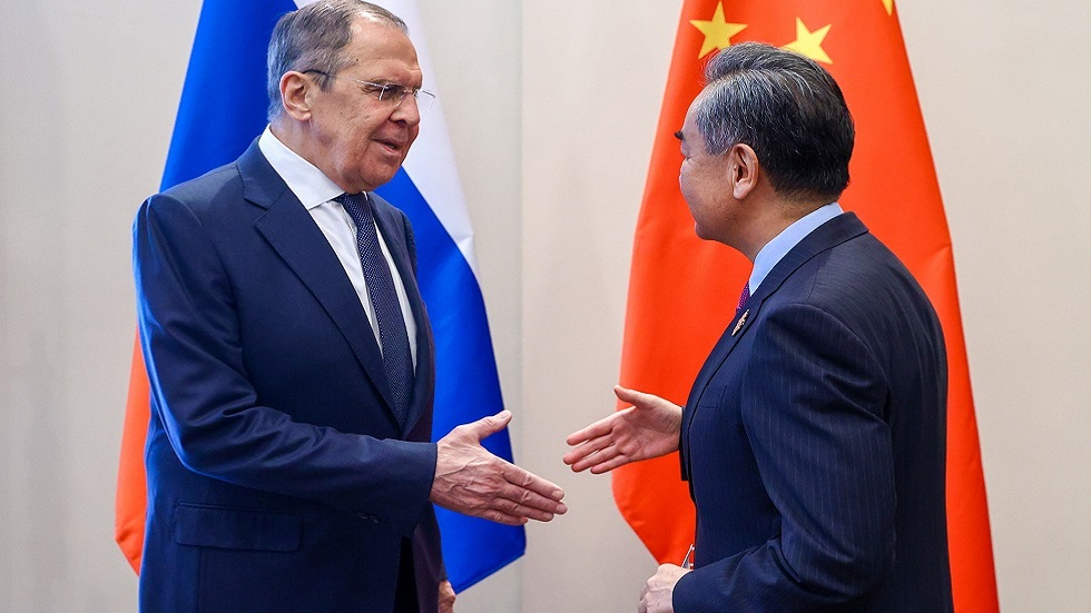 لافروف ووانغ يي: العلاقات بين روسيا والصين تتطور بديناميكية