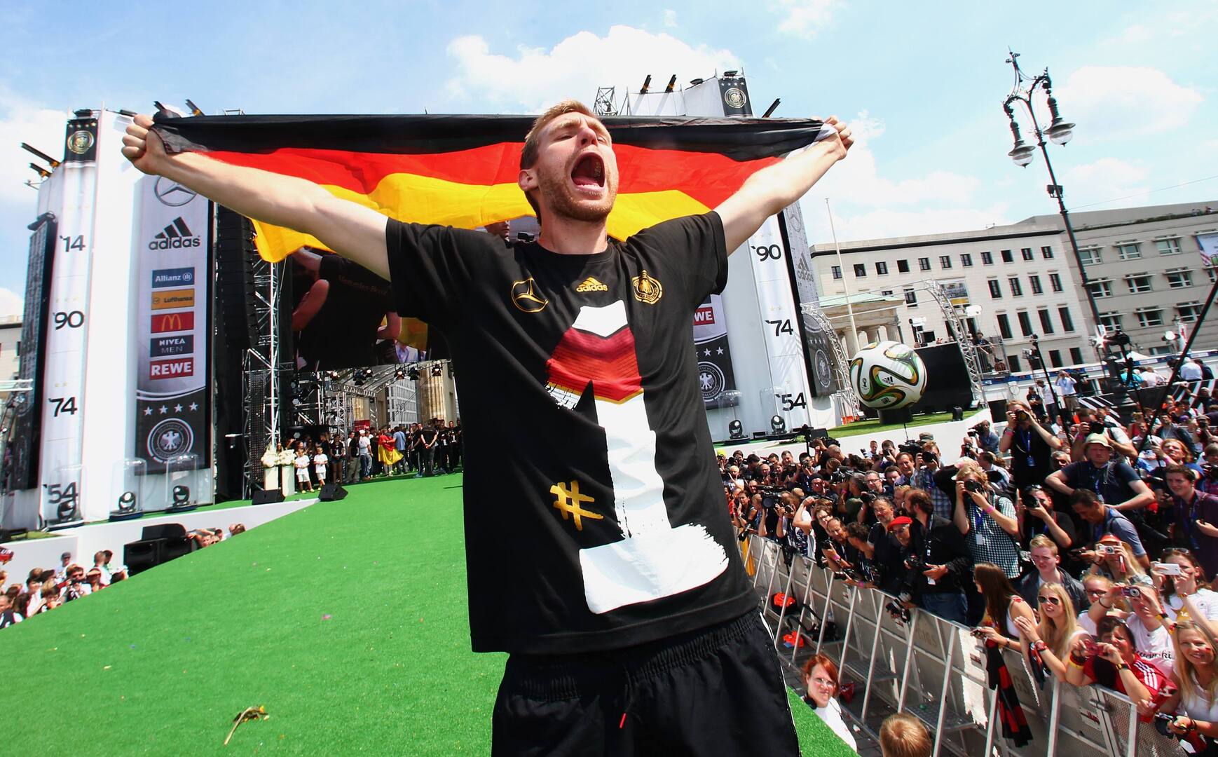 تجريد المنتخب الألماني من لقب 