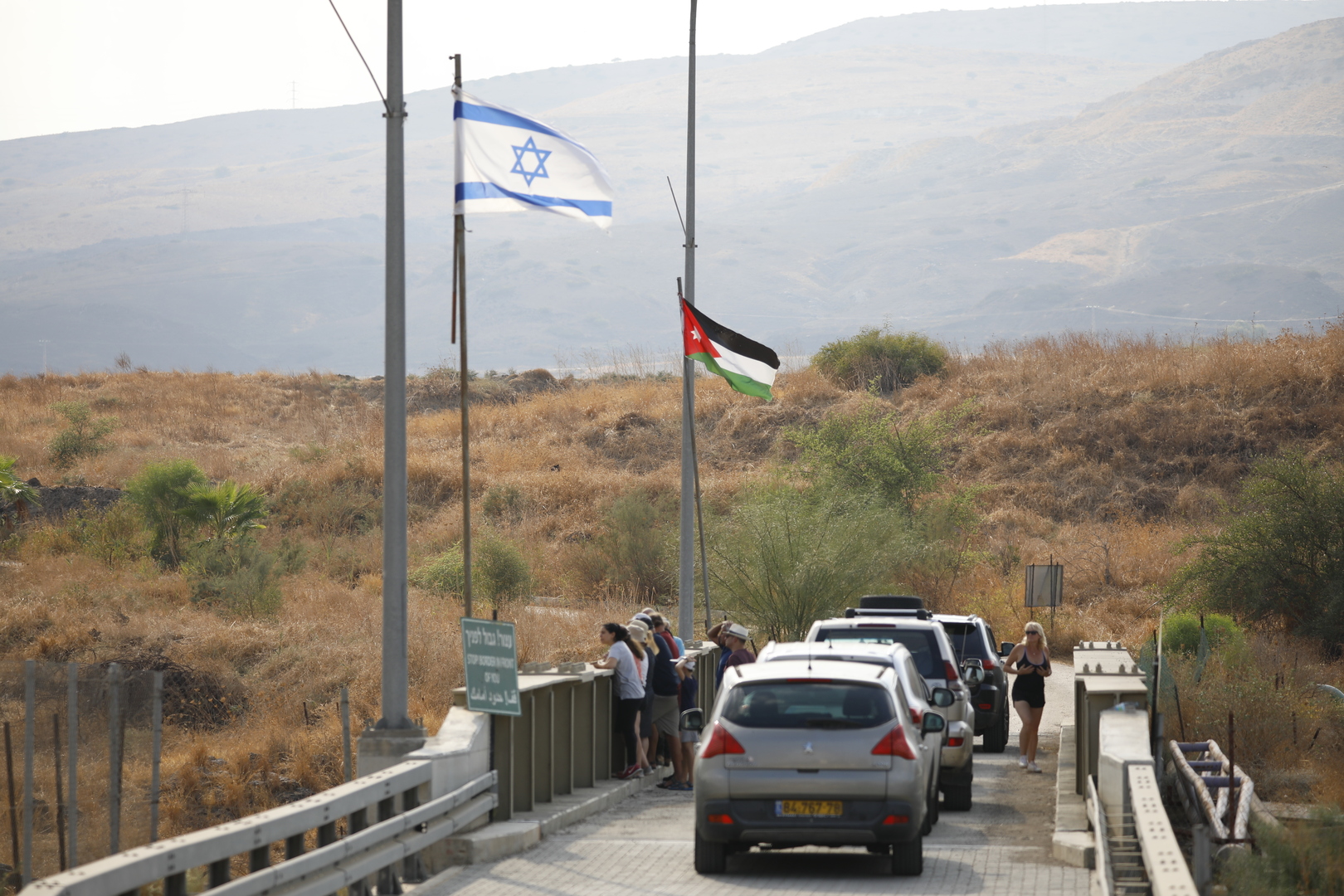 لابيد يكشف عن اتفاق لإنشاء مشروع 