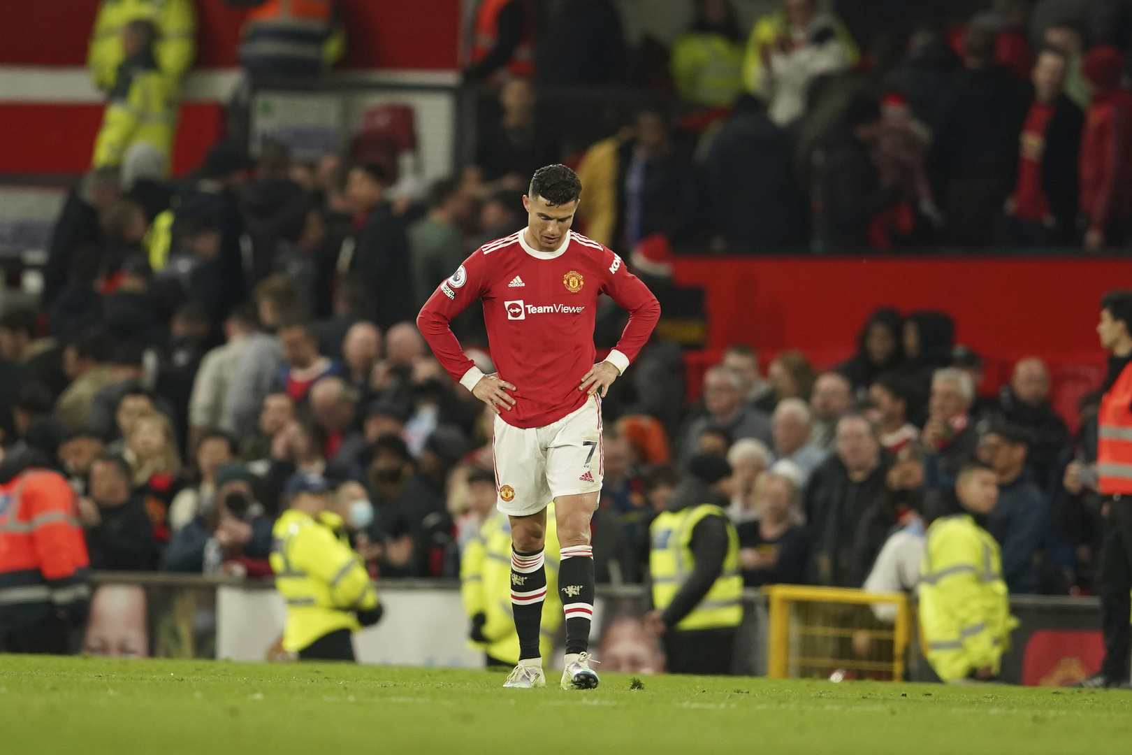 رونالدو يثير غضب جماهير مانشستر يونايتد في مباراة فاييكانو (صور)