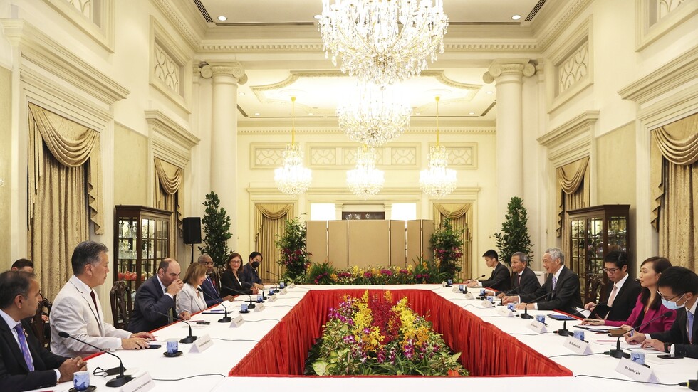 في مستهل جولة آسيوية.. بيلوسي تناقش في سنغافورة التوترات المحيطة بتايوان  (صور)